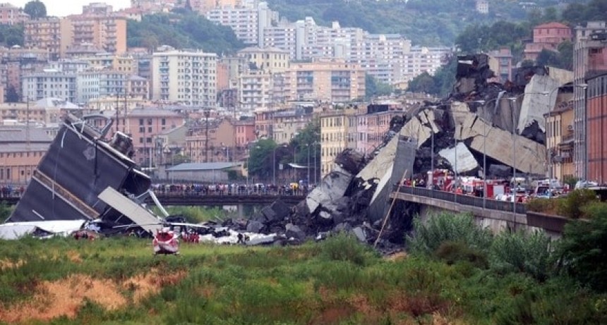 "Pap&aacute;, se derrumb&oacute; el puente y ca&iacute; con el auto, pero me salv&eacute;"
