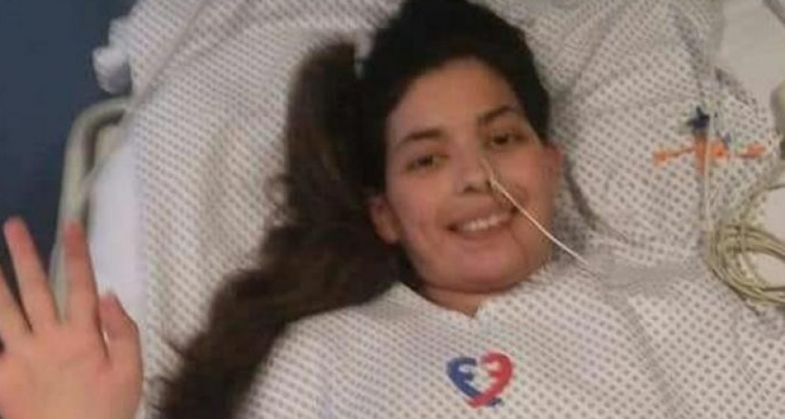 Florencia y su pap&aacute; se pudieron ver despu&eacute;s de la cirug&iacute;a