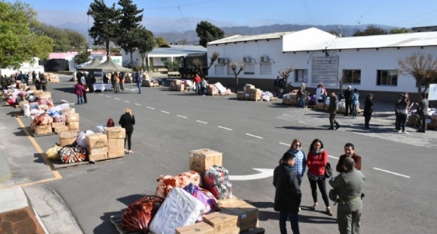 Gendarmer&iacute;a entreg&oacute; m&aacute;s de 50 millones de pesos en mercader&iacute;a a 75 entidades de bien p&uacute;blico