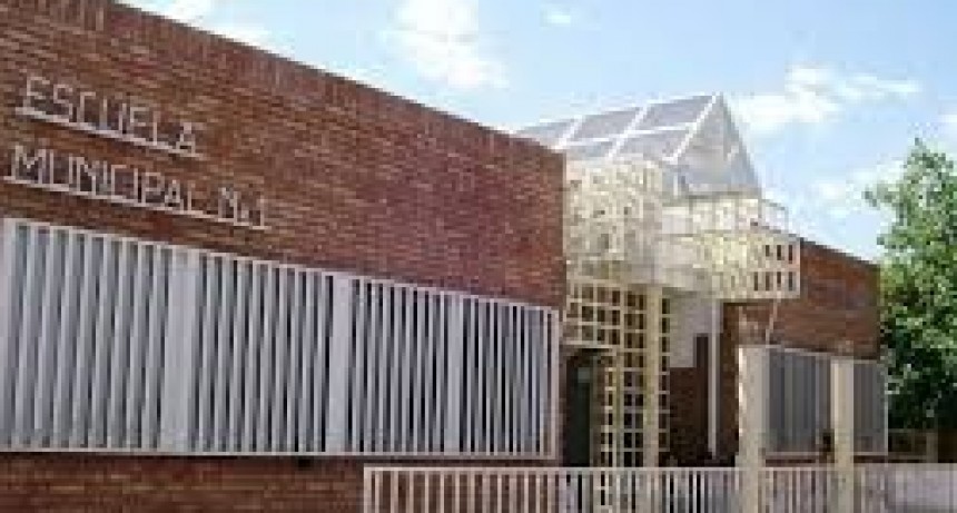 Martel: "Haremos un gran esfuerzo para concretar el traslado de escuelas al ex Mercado de Abasto"