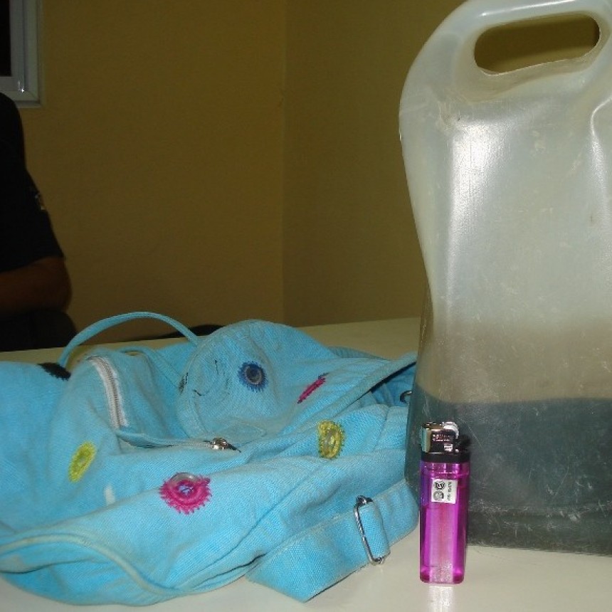 Su familia pol&iacute;tica la amenaza con quemarla viva a ella y sus hijas