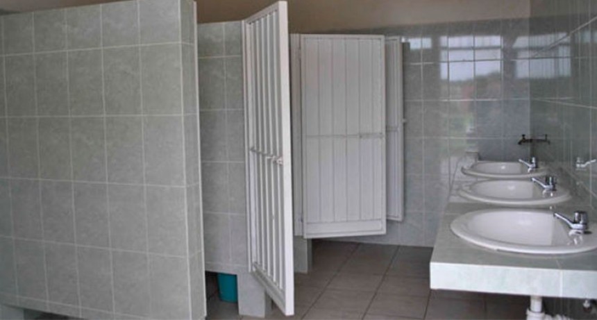 Encuentran un feto de 13 semanas en el ba&ntilde;o de una escuela secundaria 