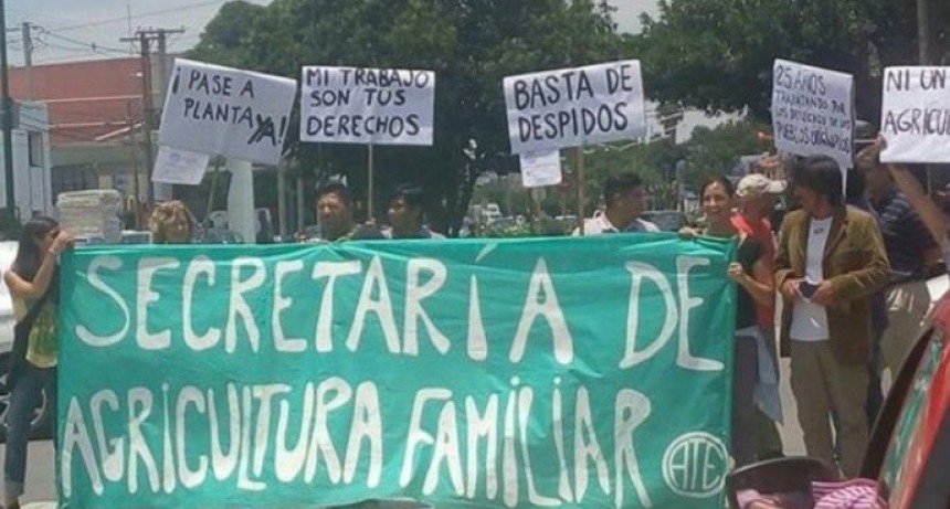 Paralizan la Secretar&iacute;a de Agricultura Familiar y llevan el conflicto a las rutas