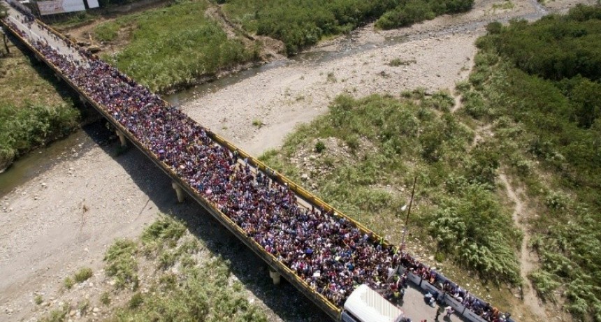 Ahora, Colombia y Per&uacute; en alerta por el &eacute;xodo venezolano