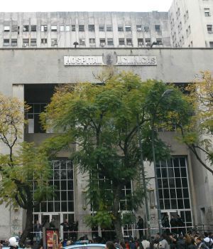 El Hospital de Cl&iacute;nicas confirm&oacute; que atendi&oacute; a "tres personas con signos de irritaci&oacute;n"