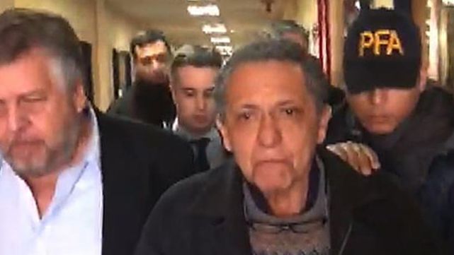  "Quem&eacute; los cuadernos en la parrilla de mi casa"