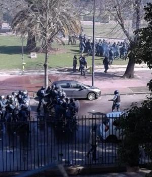 Represi&oacute;n e incidentes en protesta de trabajadores del Astillero R&iacute;o Santiago