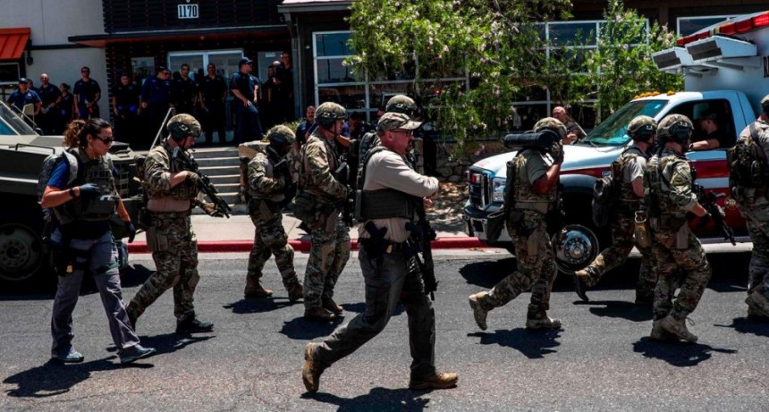 Ataque en un shopping de EEUU: entraron a los tiros y hay al menos 15 muertos