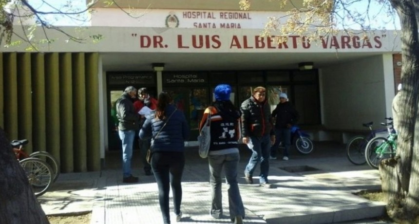 Motociclista chocó contra un minibus