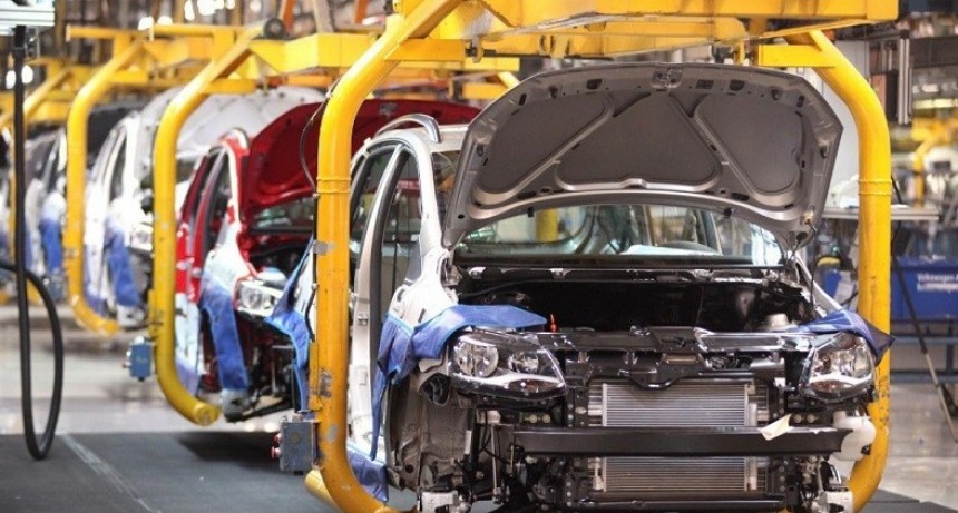La industria automotriz acumuló 12 meses con caída de la producción