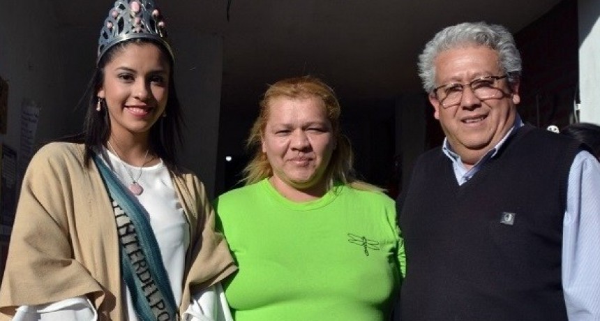 Entregan los alimentos de la elección de la Reina del Poncho 2019