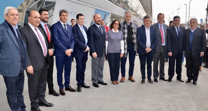 Acto del Frente de Todos: Corpacci firmó acuerdo junto a otros gobernadores