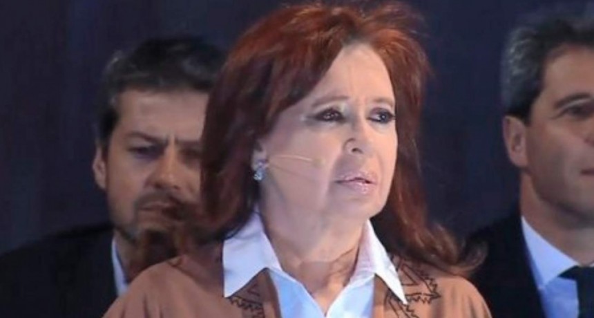 Cristina Fernández de Kirchner: Si todavía estoy parada es por el amor de ustedes