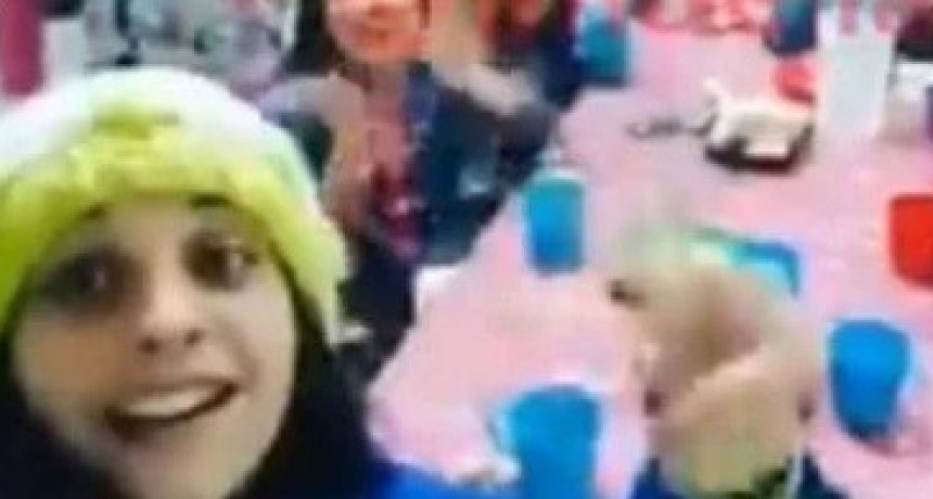 Maestra canto con sus alumnos contra el Presidente: vamos a volver, viva Perón y Macri gato