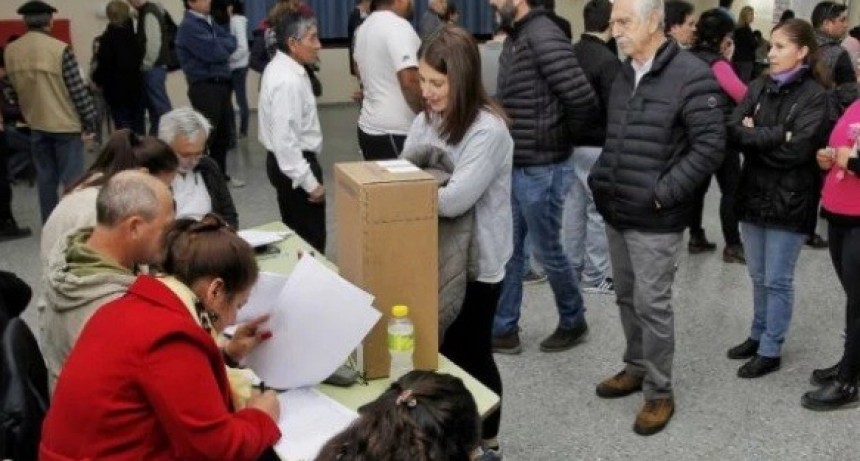 ¿Hasta qué hora se puede votar en las PASO y qué documento hay que usar?