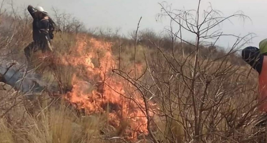 Incendio en Andalgalá: Bomberos con principio de asfixia y quemaduras