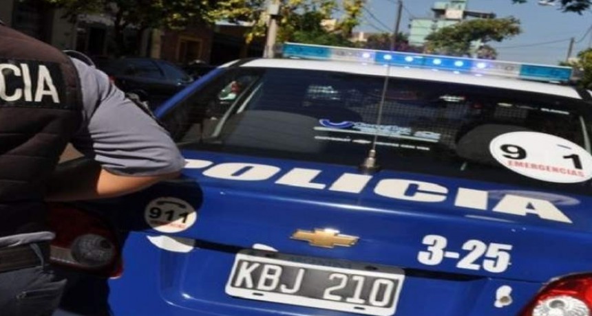 Manejaba ebrio, chocó con colectivo, y quiso agredir al chofer