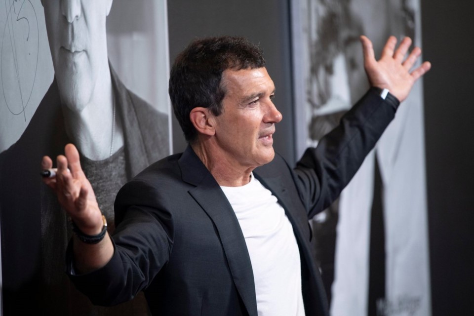 En el día de su cumpleaños 60, Antonio Banderas anunció que tiene coronavirus