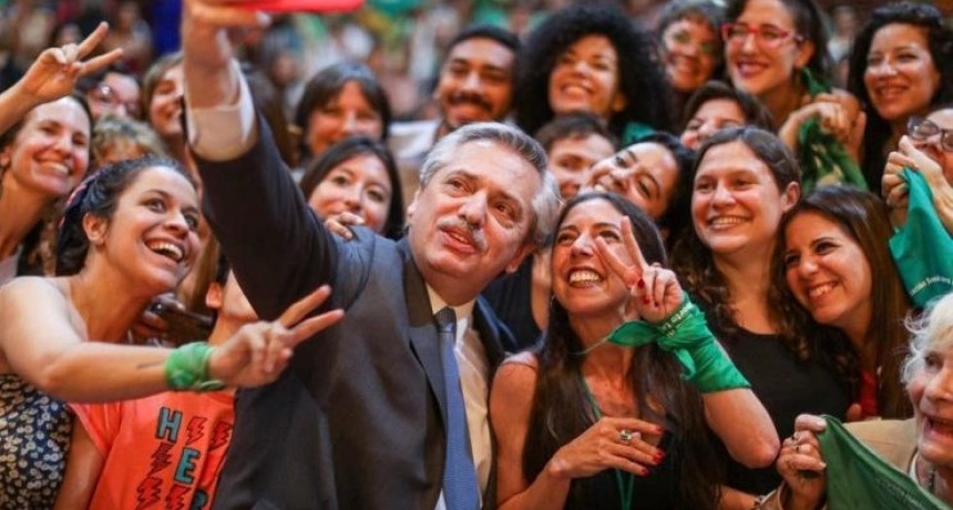 Polémico: buscan que haya paridad de género en las reuniones de Alberto Fernández