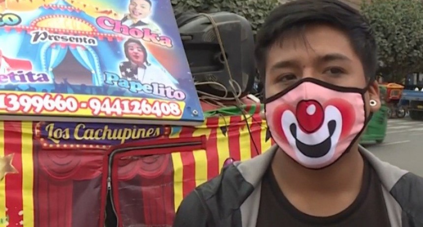 Sin circos por la pandemia, cuatro payasos hacen reír en los barrios de Lima