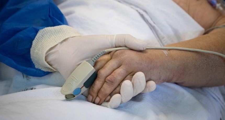 “Derecho a decir adiós”: analizan un protocolo para poder despedir a los pacientes terminales con coronavirus