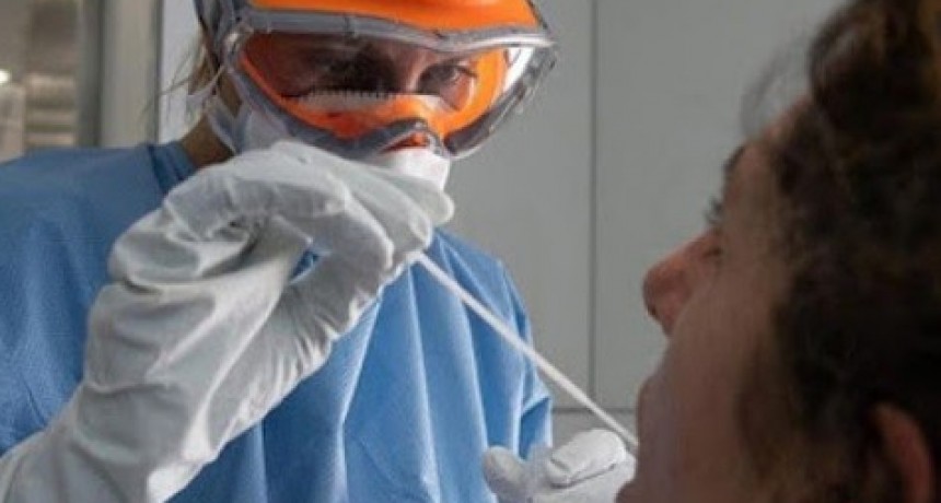 Coronavirus: las personas que convivan con un caso confirmado dejarán de ser hisopadas