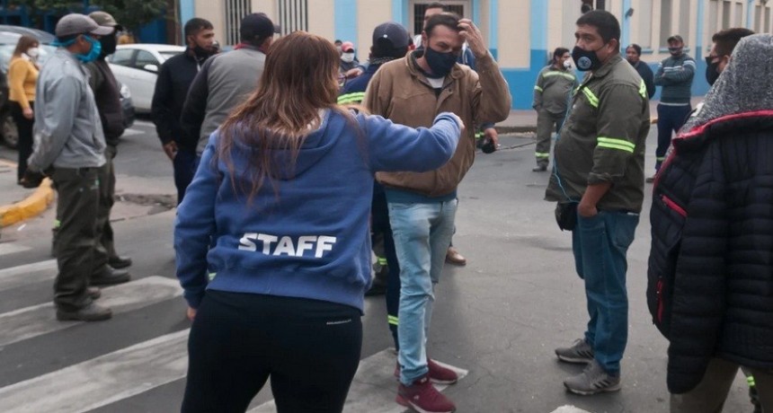 Automovilistas reclamaron a dirigentes del SOEM por los corte de calles 