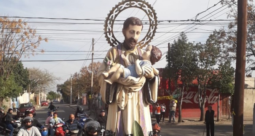 San Cayetano recorrió barrios  del sur capitalino en caravana   