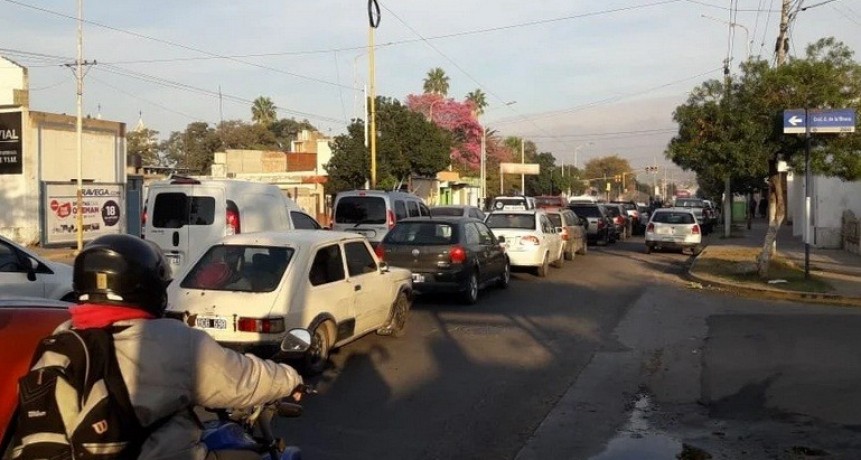 Caos vehicular por la protesta del SOEM se solicita evitar circular por el microcentro 