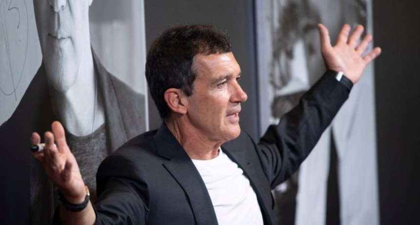 En el día de su cumpleaños 60, Antonio Banderas anunció que tiene coronavirus