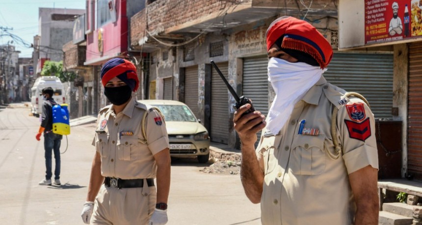  Una joven se queda embarazada tras una violación y su padre la mata mientras dormía para salvar 