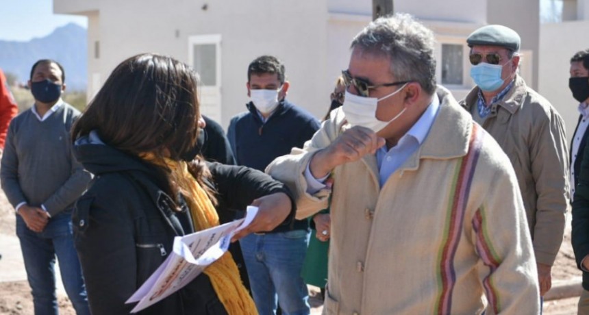 Entrega de 30 viviendas sociales en El Durazno Tinogasta