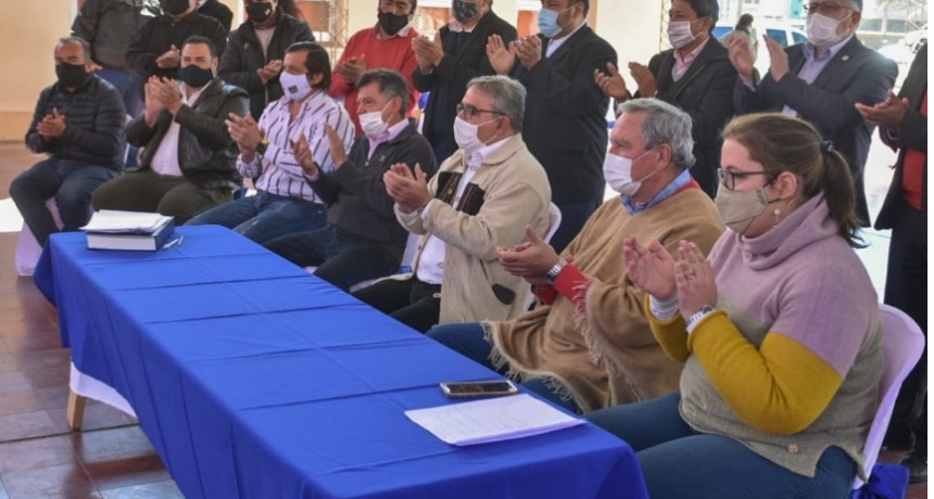 Anuncio de puentes El Bolsón y Cura Quebrado