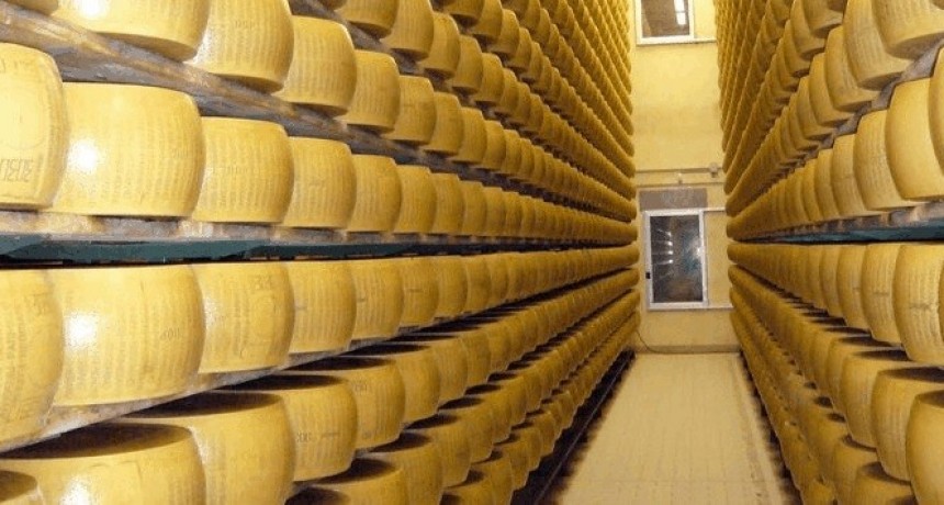  Un hombre murió aplastado por ruedas de queso en el norte de Italia 