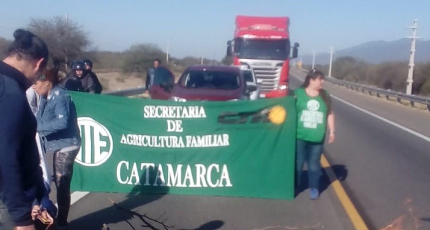 Corte en la ruta 38  por parte de Agricultura Familiar