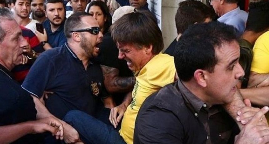 Apu&ntilde;alaron al candidato a presidente de Brasil de la ultraderecha