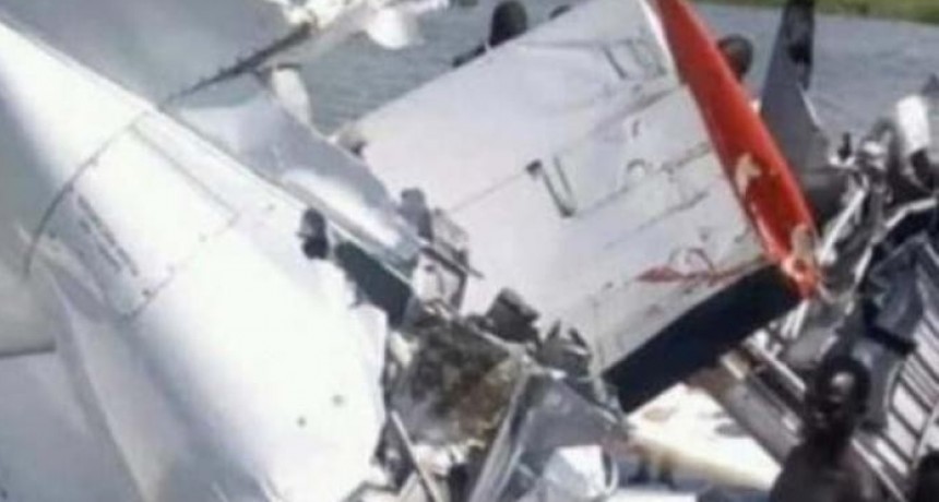 Al menos 19 muertos al estrellarse un avi&oacute;n en un r&iacute;o