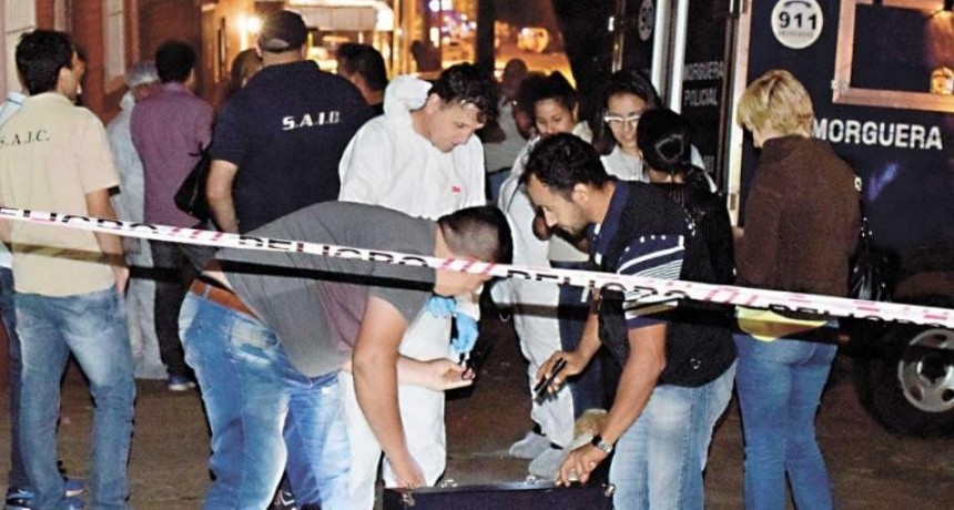 Hallaron a una joven muerta dentro de una heladera en un inquilinato