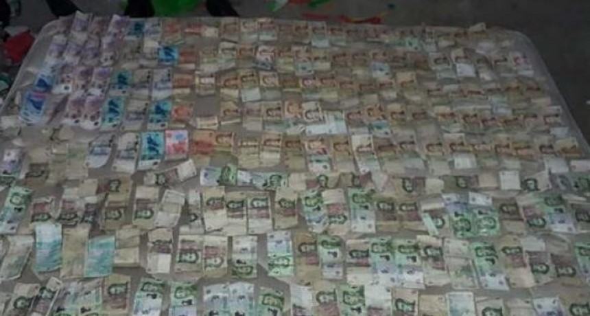 Desbaratan una banda e incautan m&aacute;s de 100 bagullos de marihuana