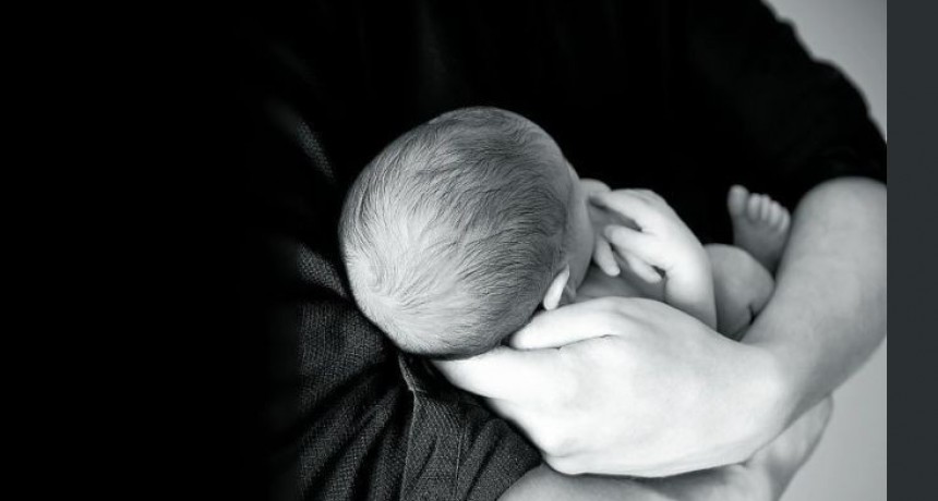 Salvaje ataque a su pareja que ten&iacute;a un beb&eacute; en brazos