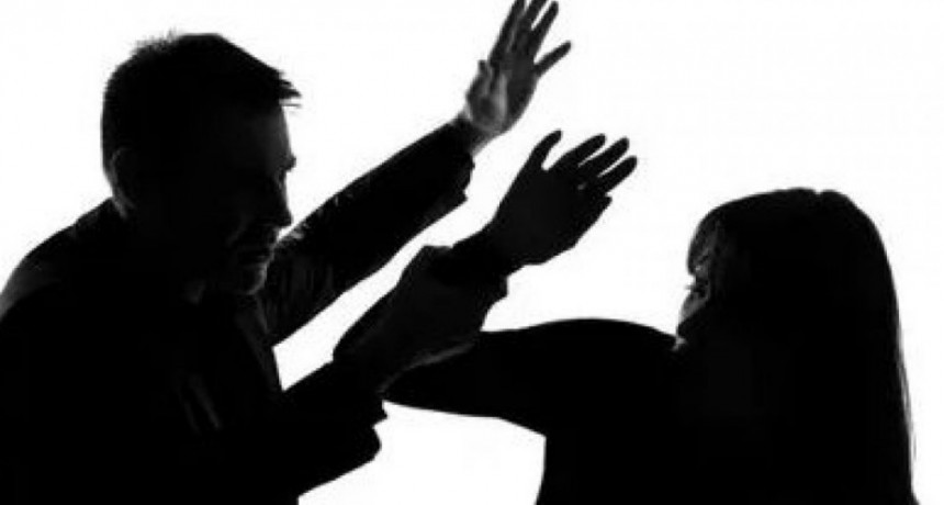 Evito que se matara y la moli&oacute; a Golpes 