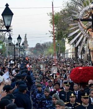 Miles de fieles?&nbsp;celebraron al Se&ntilde;or y Virgen del Milagro
