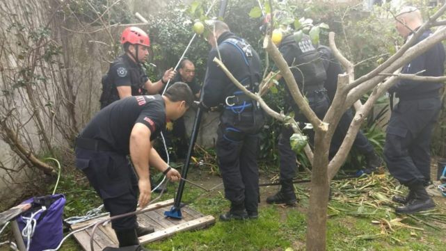 Rescatan a anciana de 95 a&ntilde;os ca&iacute;da en pozo ciego