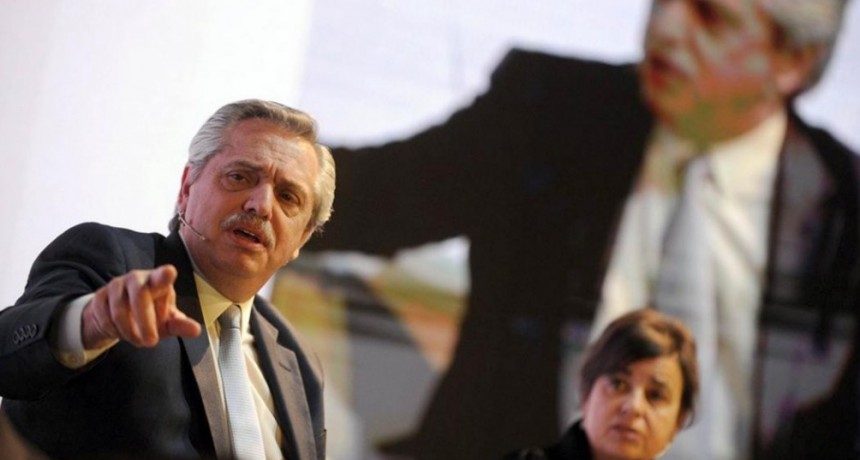 FERNANDEZ CONTRA MACRI : No tuvo otra idea más que financiar la pobreza con planes sociales