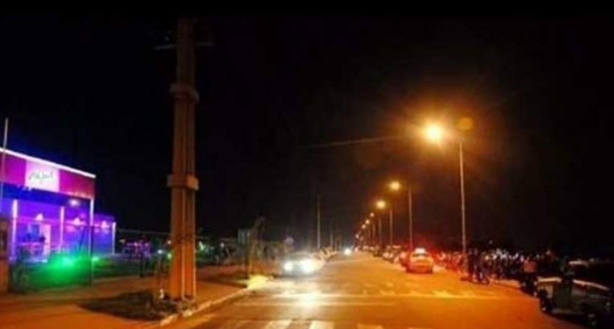 Salió del boliche y le pegó a dos mujeres