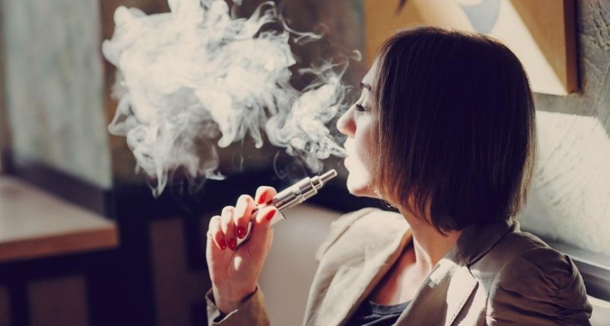 Prohiben la venta de cigarrillos electrónicos con sabores en otra ciudad de Estados Unidos
