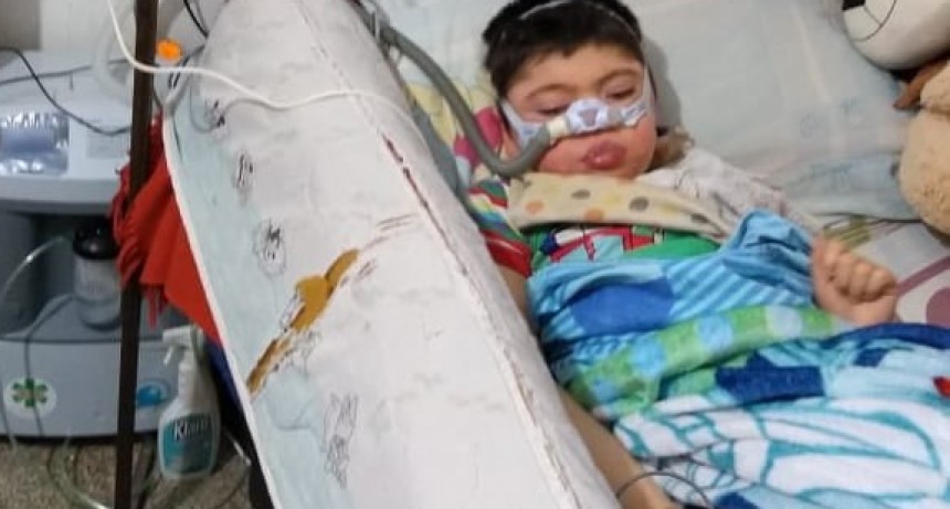 Máximo es electrodependiente sufre 30 convulsiones por día y necesita un aparato para mejorar su calidad de vida, Osep no dio soluciones 