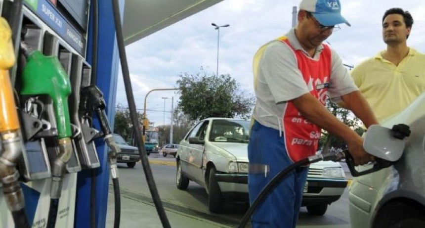 El Gobierno autorizó un aumento del 4% en los combustibles
