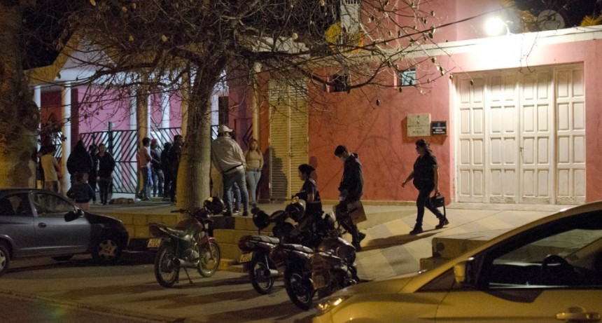 Un adolescente murió aplastado al ser compactado con la basura de un contenedor