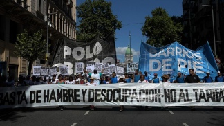 Enfrentamiento entre militantes que intentaron cortar el Metrobus y la Policía 